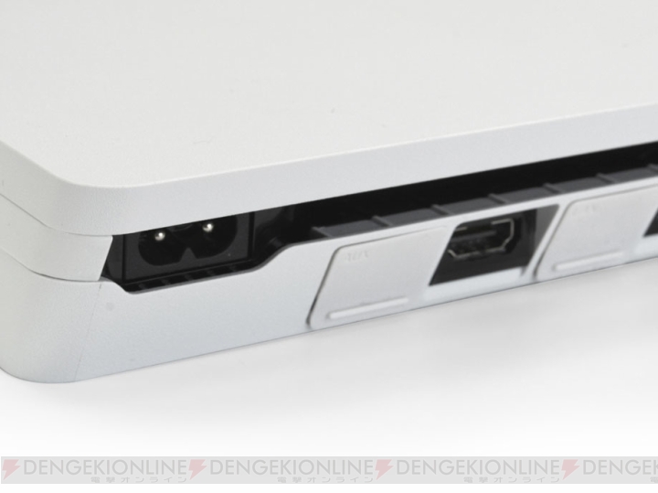 薄型PS4を縦置きできるラバー製スタンドの新色ホワイトが発売。シリコン素材で本体にフィット