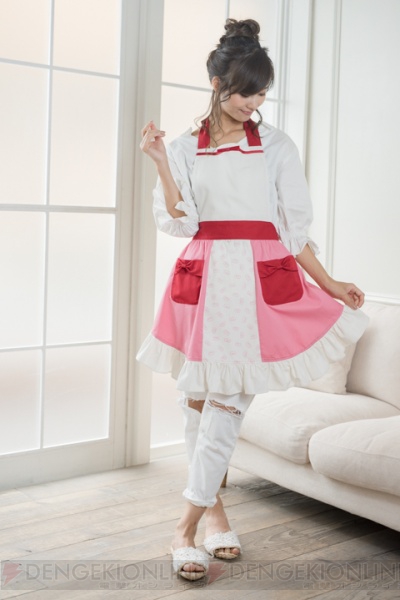 桜のバトル衣装モチーフのエプロンがかわいい『CCさくら』。ケロちゃん、スッピーのミトンも