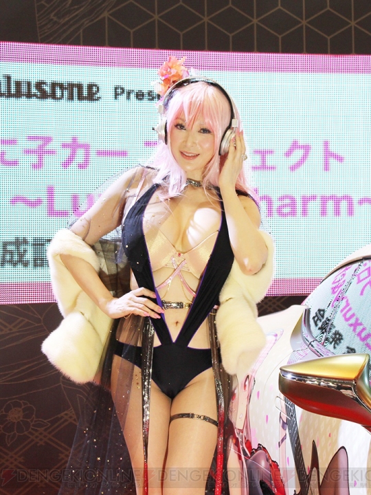 叶美香が“すーぱーそに子”のコスプレ姿でワンフェスに降臨！ そに子仕様の痛車も披露