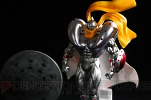 『キン肉マン』シルバーマンの“降臨ver.”と“戦闘ver.”フィギュアが登場。初回特典は祭壇＆地のダンベル