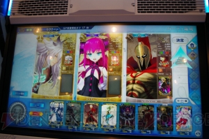 『FGO アーケード』プレイしての感想やシステム解説を掲載。お披露目会では川澄さんがゲームを体験