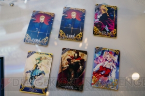 『FGO アーケード』プレイしての感想やシステム解説を掲載。お披露目会では川澄さんがゲームを体験