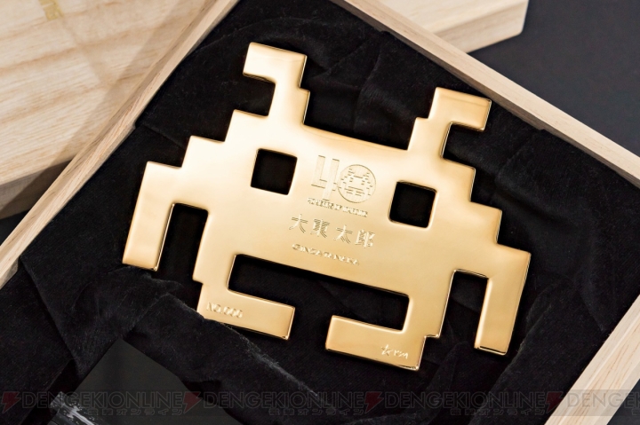 『スペースインベーダー』誕生40周年記念グッズの純金製『黄金のインベーダー』が登場。名前を刻印できる