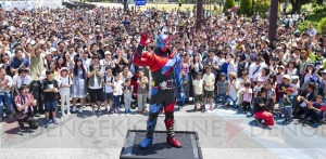 『劇場版 仮面ライダービルド』大規模ロケーションが北九州市で敢行。劇中衣装の桐生戦兎と万丈龍我が登場