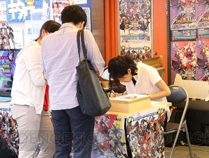 『ブレイブルー クロスタッグバトル』店頭体験会＆サイン会の模様をお届け。限定グッズの読者プレゼントも