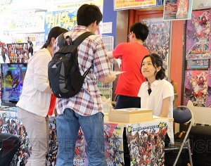 『ブレイブルー クロスタッグバトル』店頭体験会＆サイン会の模様をお届け。限定グッズの読者プレゼントも