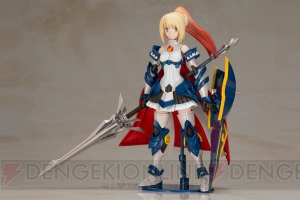 『装甲娘』“LBCS：アキレス ミカヅキカリナ”のプラモデルが登場。布製マントやランス＆シールドが付属