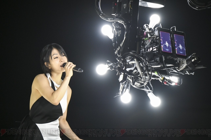 宇多田ヒカルさんのライブより『光』と『誓い』を収録したPS VRソフト配信。3つのアングルから鑑賞できる