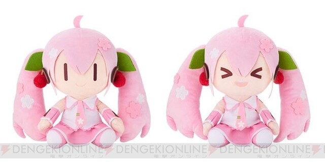 桜ミクをかわいくデフォルメ！ 2種のBIGぬいぐるみが新登場 - 電撃