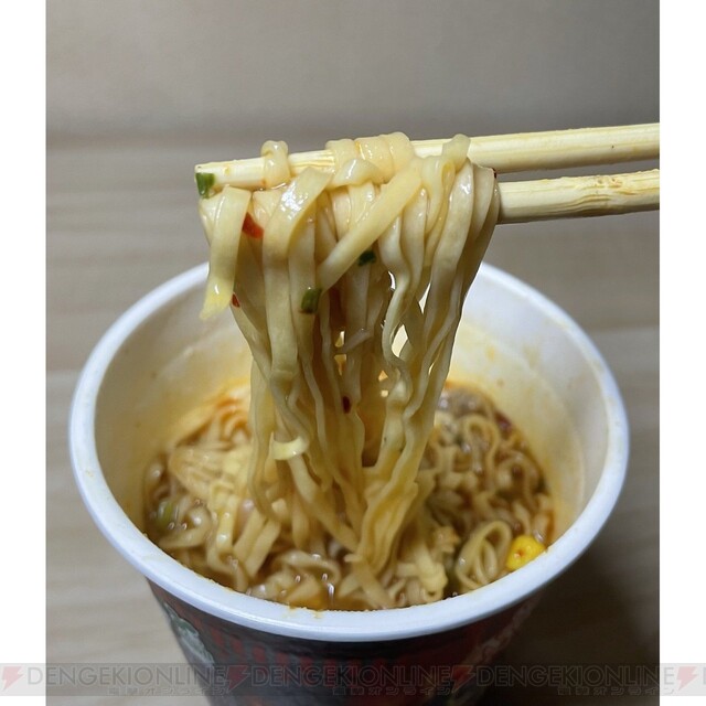 食レポ】カップヌードル激辛味噌ビッグは濃厚で刺激的。吹き出す